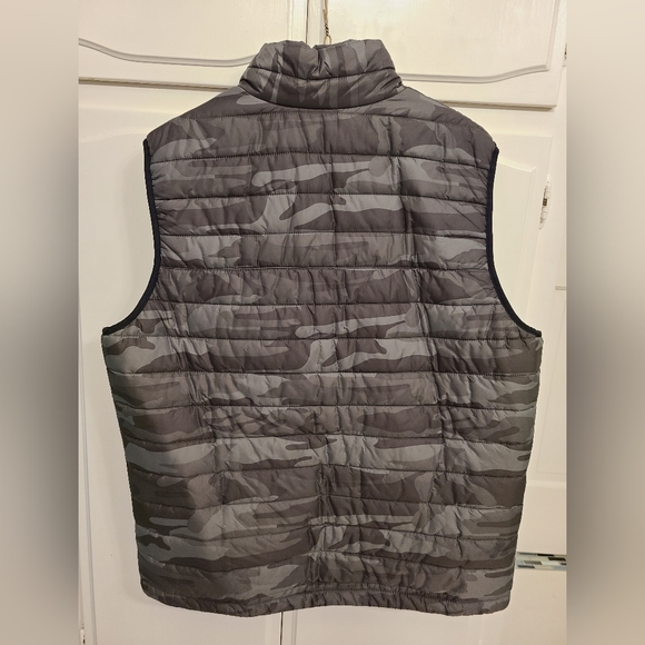 Halifax Traders Camo Vest Size XL - Picture 2 of 9